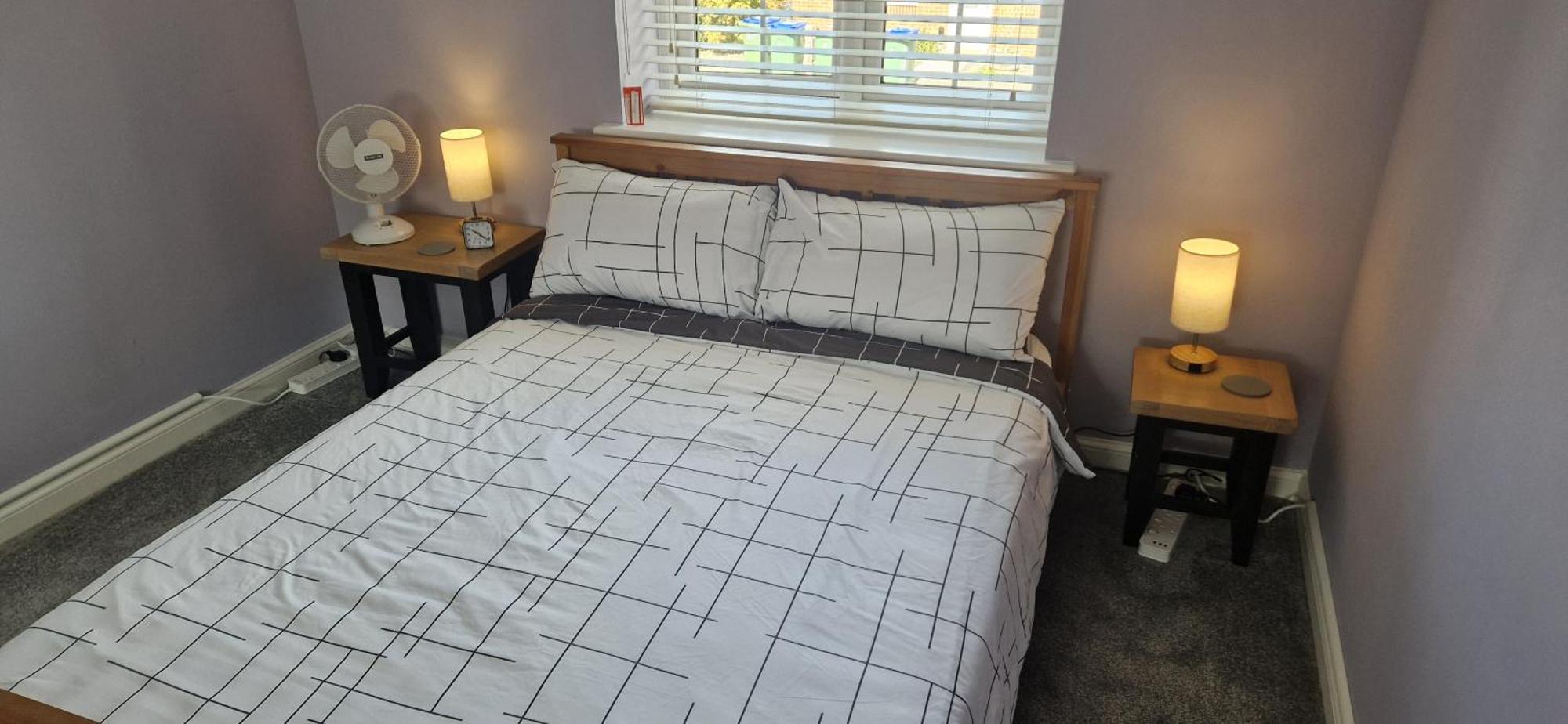 Double B&B Room In Southwater With Private Bathroom And Parking Екстер'єр фото